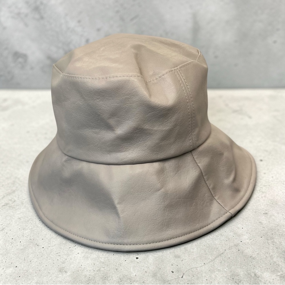 Nwt New Olive & Pique Genuine
Vegan Leather Bucket Hat 100% PU
leather